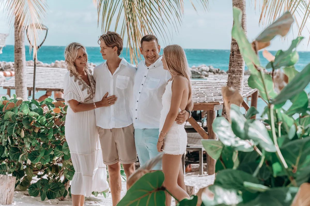 Fotoshoot met gezin Breukers Mambo beach 00