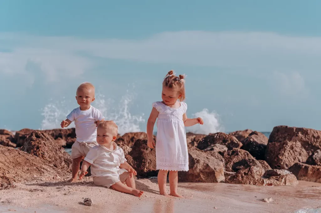 Fotoshoot met kinderen op Curacao aan zee